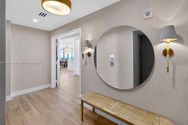 Building Photo - 700 NE 24th St