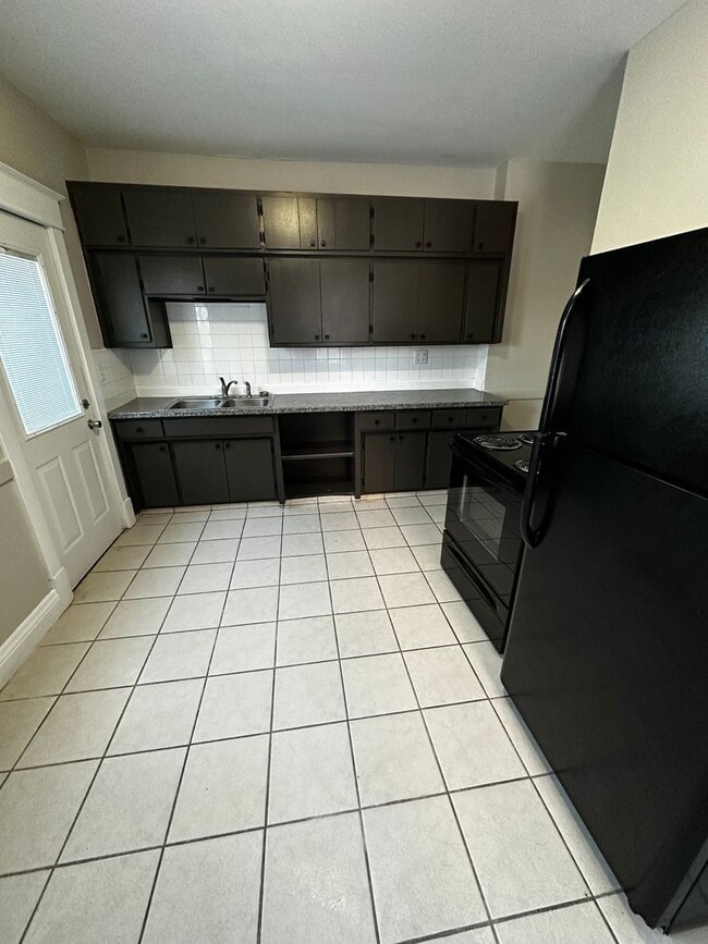 Building Photo - 1608-1610 12th Ave Moline, IL