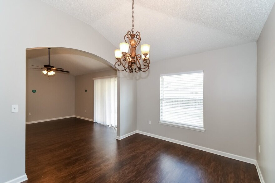 Building Photo - 2653 Fernleaf Dr