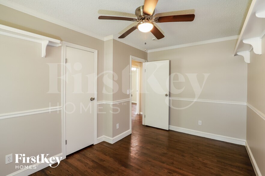 Building Photo - 4800 N Wallace Dr