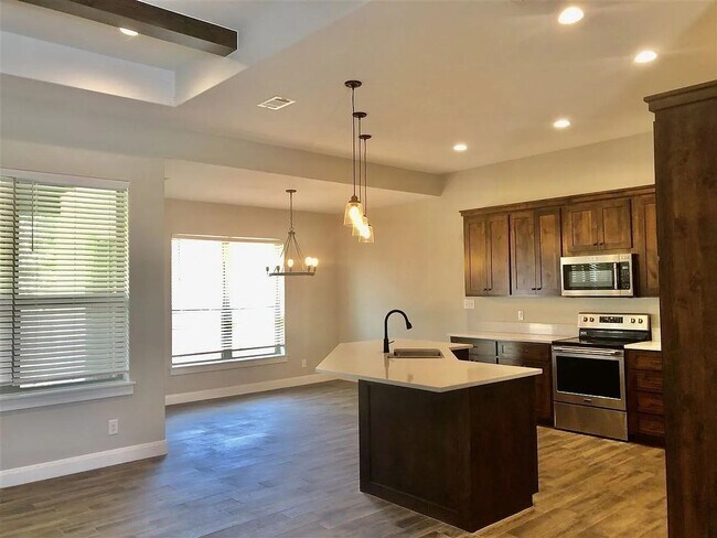 Building Photo - 120 Dove Ln