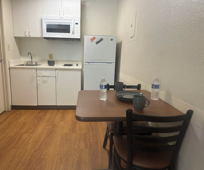 Building Photo - Siegel Select Cincinnati/Sharonville