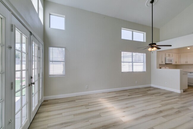Building Photo - Charming 3-Bedroom Home in Green Valley wi...