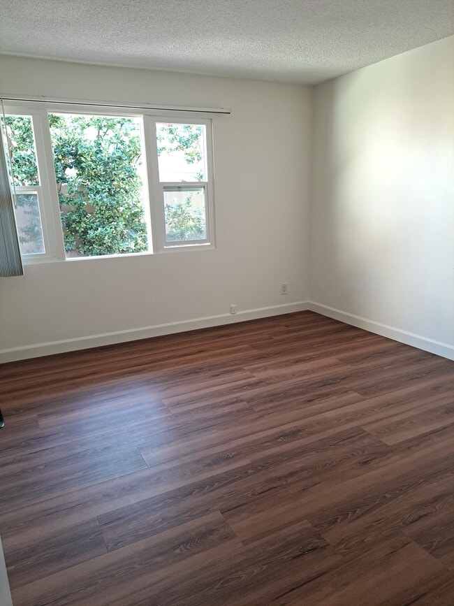 Building Photo - Westcliff