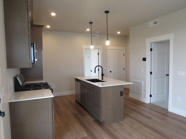 Building Photo - 76 Dryfly Ln