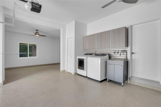 Building Photo - 6498 NW 113th Pl