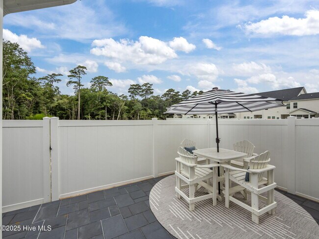 Building Photo - 150 Coastline Cir