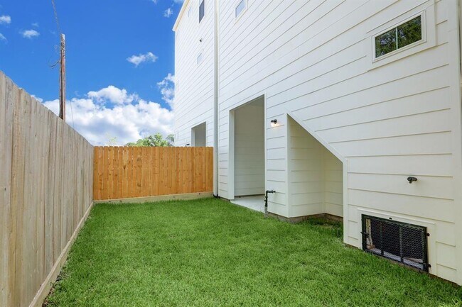 Building Photo - 5207 Burress Springs Ln