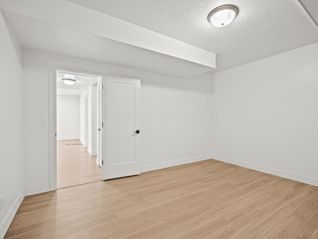 Building Photo - 5 Bed / 3.5 Bath Home in Saratoga Springs – Spacious Living Near Utah Lake