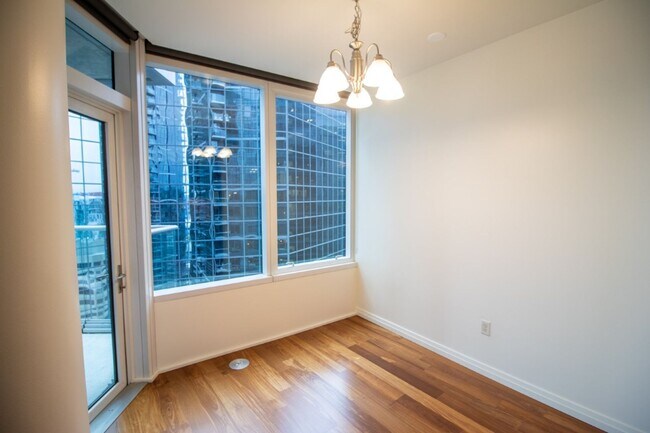 Building Photo - 1bd/1.5ba Bellevue Condo