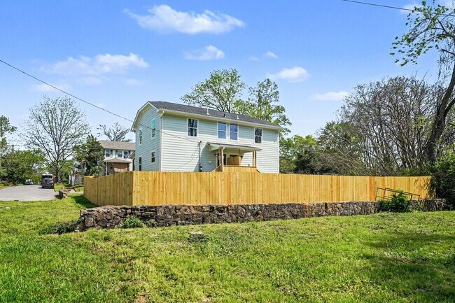 Building Photo - 1500-1502 Bryan Street