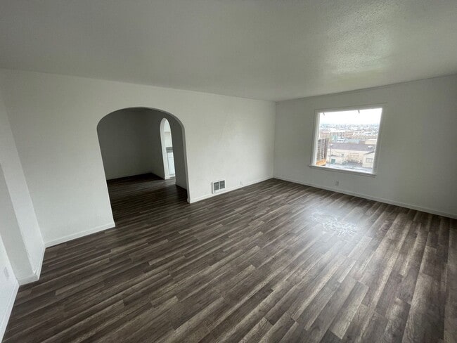 Building Photo - 421 N 7th St