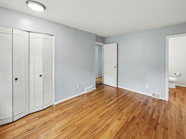 Building Photo - Beautifully maintained, move in ready 3 bed, 1.5 bath single family home