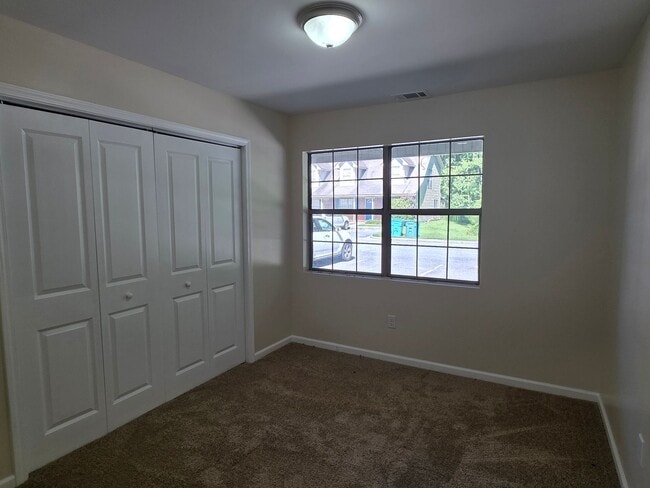 Building Photo - 113 Towne Pk E Dr
