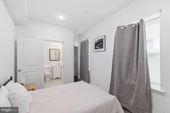 Building Photo - 925 N Broad St