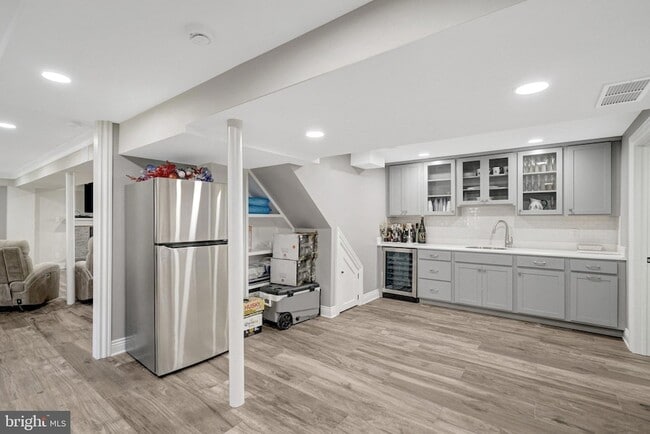 Building Photo - 6608 Spring Valley Dr