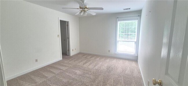 Building Photo - 4937 Chalden Ln NE