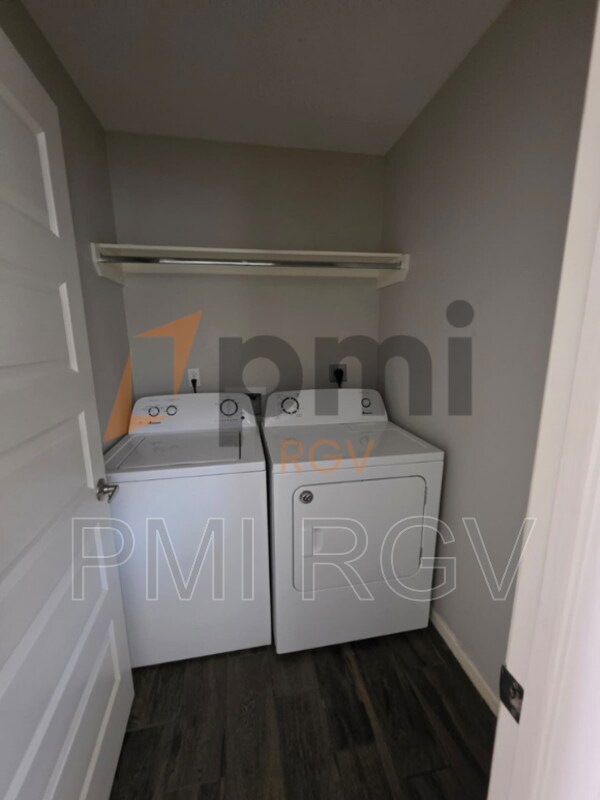 Building Photo - 2106 Taxco Ct
