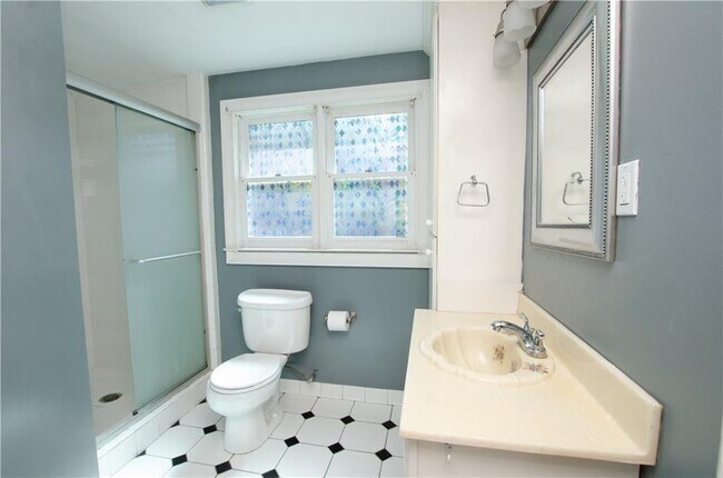 Building Photo - 1398 Woodmont Ln NW