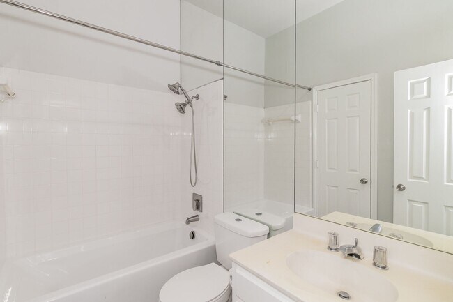 Building Photo - Birchman Place Townhomes - Now Leasing