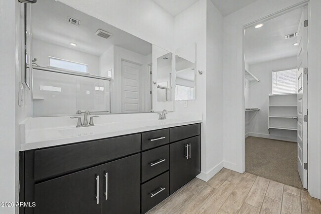 Building Photo - 21505 E Sparrow Dr