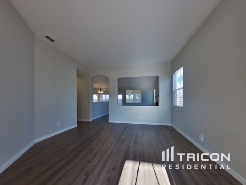 Building Photo - 27152 Myles Ct