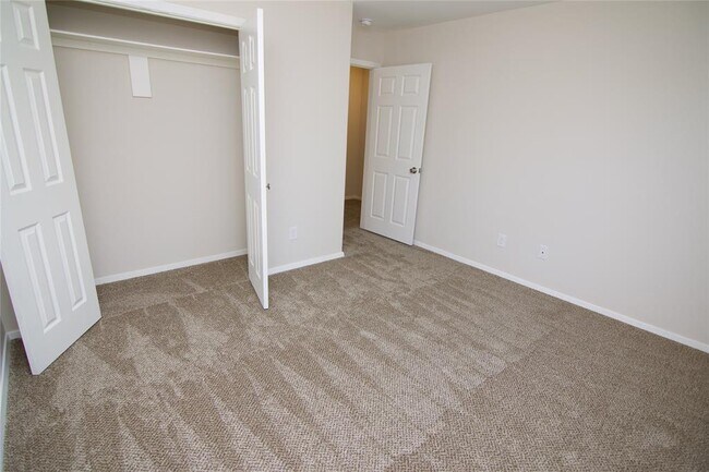 Building Photo - 12039 Clifton Oaks Dr