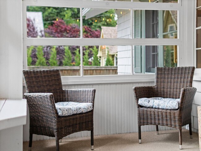 Building Photo - Charming Furnished 2BR Bungalow in Rockwood