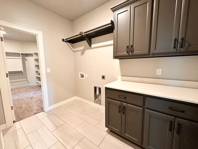 Building Photo - Spacious 4-Bedroom Home with Pool in Yukon