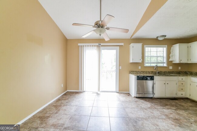Building Photo - 850 Highland Terrace NE