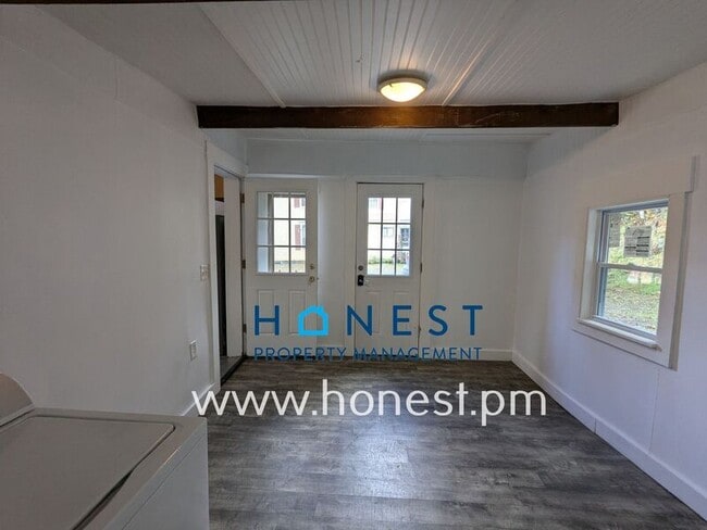 Building Photo - 41 Windsor St