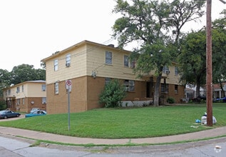 Building Photo - 2215 Riverview Dr