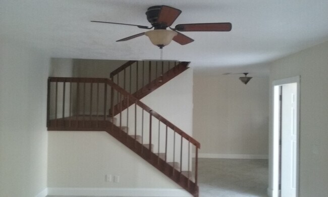 Building Photo - 2420 Waterside Dr