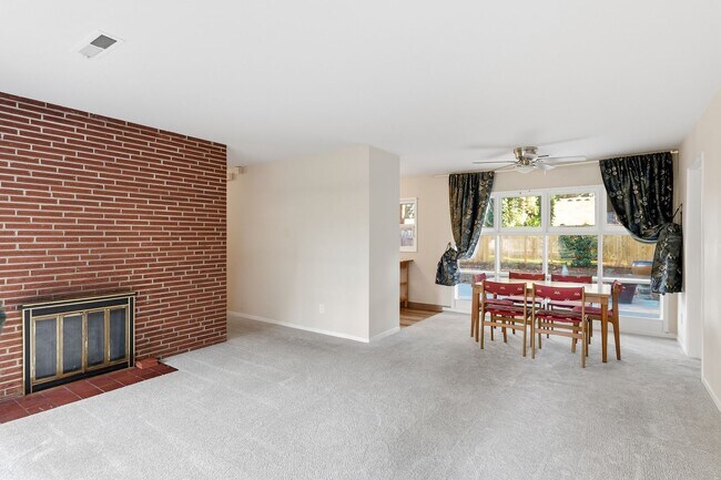 Building Photo - Bright & Comfortable Home with Private Patio and Covered Parking