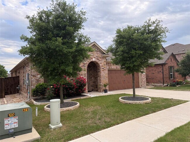 Building Photo - 1824 Stinnett Dr