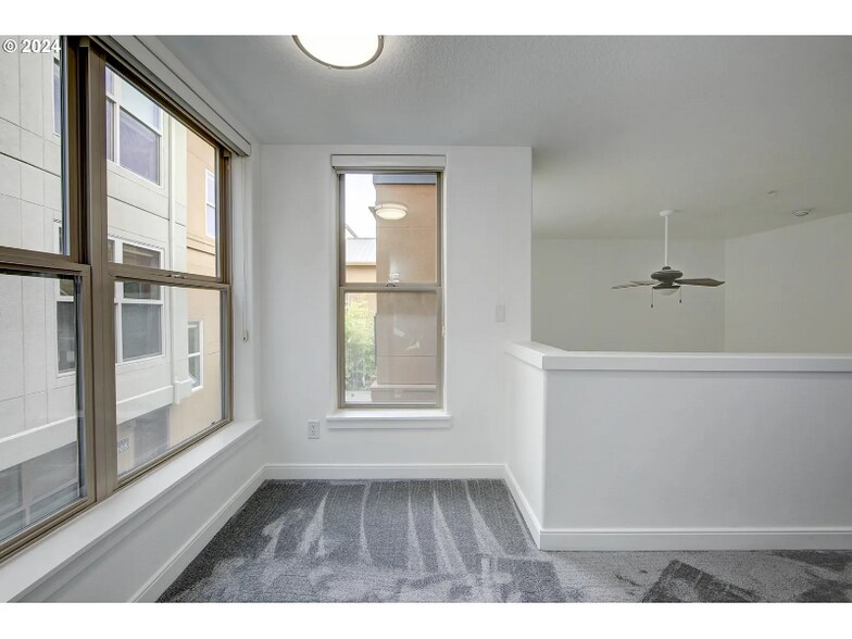 Building Photo - 6267 NE Carillion Dr