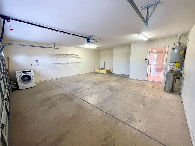 Building Photo - Cute 3 Bedroom Desert Lakes Golf Course Co...