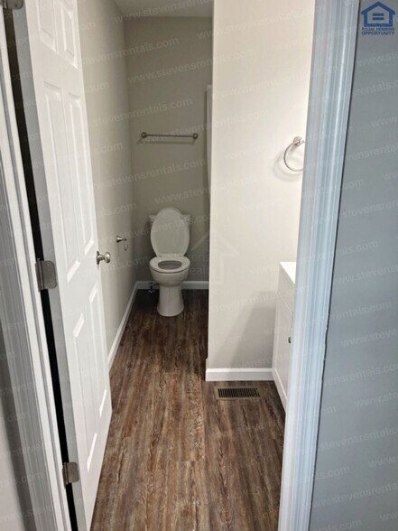 Building Photo - 107 Walker St