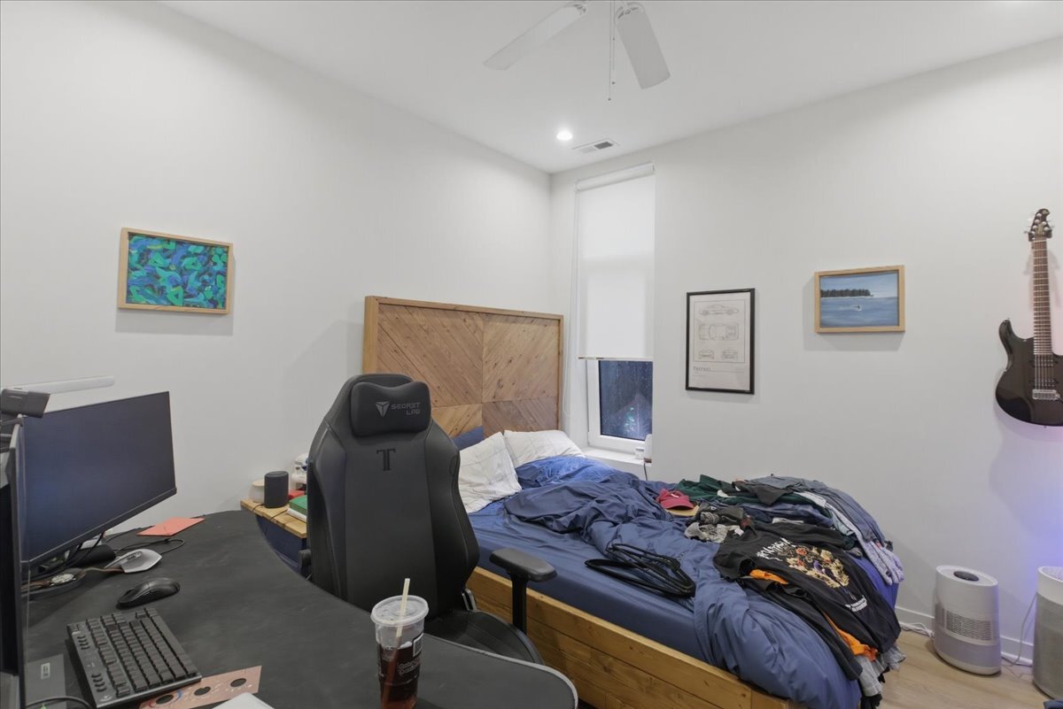 Building Photo - 4177 W Belmont Ave