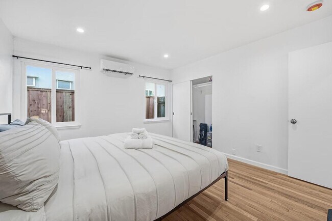 Building Photo - 422 Morse Ave