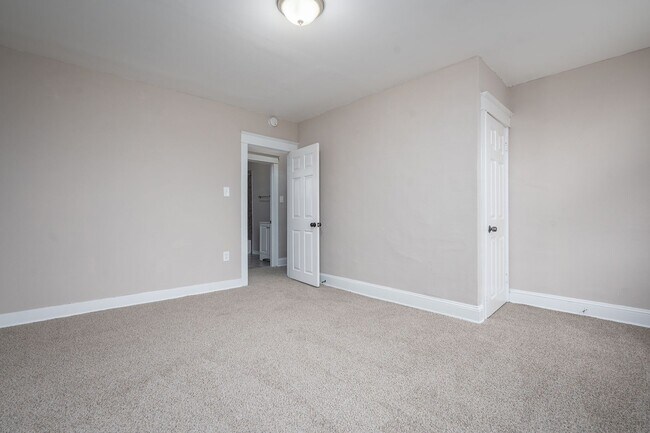 Building Photo - Newly Renovated 3 Bedroom in Charming Balt...