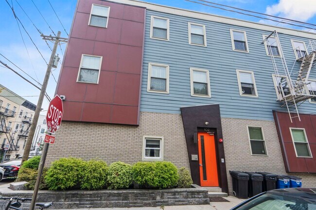 Building Photo - 102 Colgate St