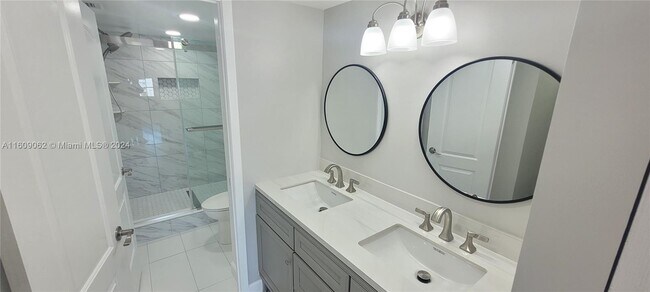 Building Photo - 18031 Biscayne Blvd