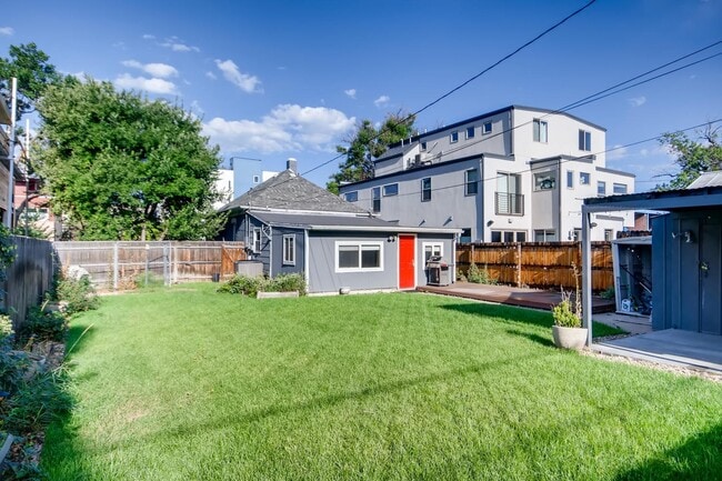 Building Photo - Cute Home In Fantastic Berkeley Location