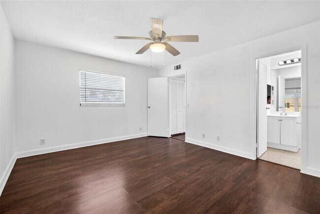 Building Photo - 1801 Bedford Ln