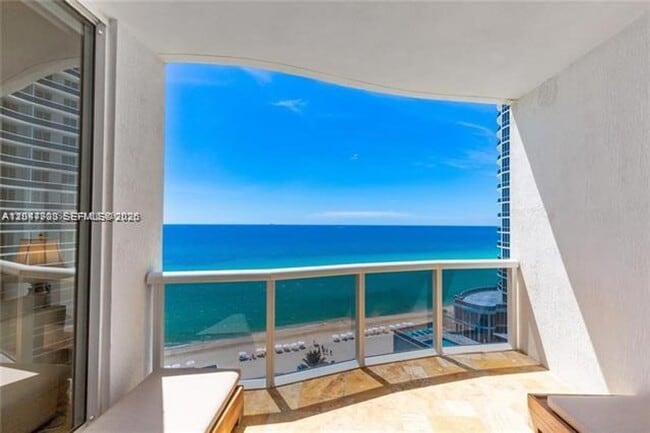 Building Photo - 16001 Collins Ave