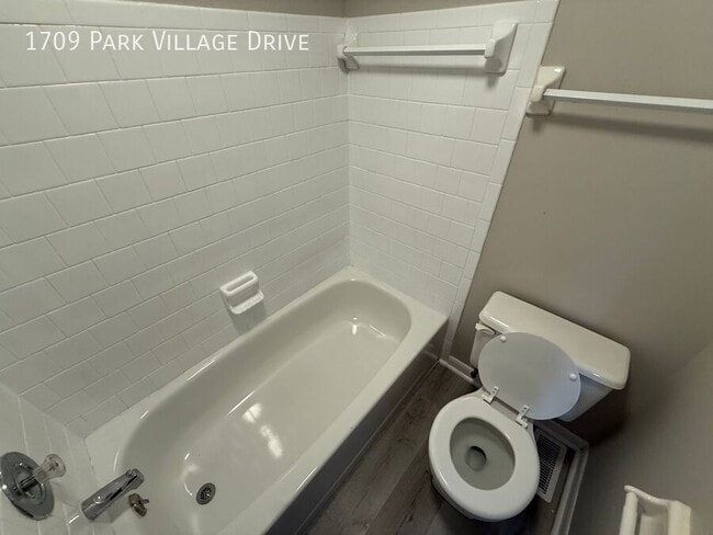 Building Photo - 1709 Park Village Dr