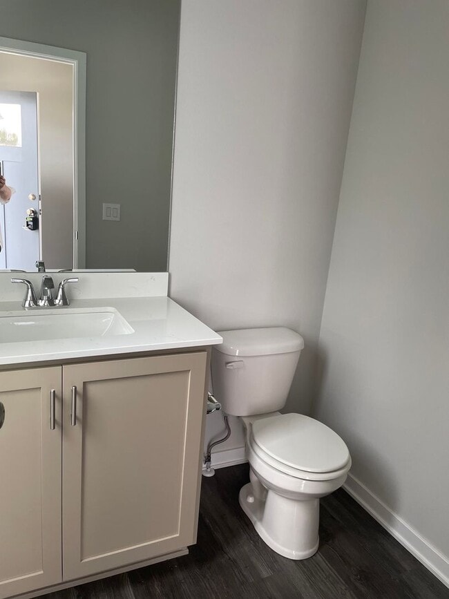 Building Photo - 3 bedroom 3 bathroom Single-Family Home in...