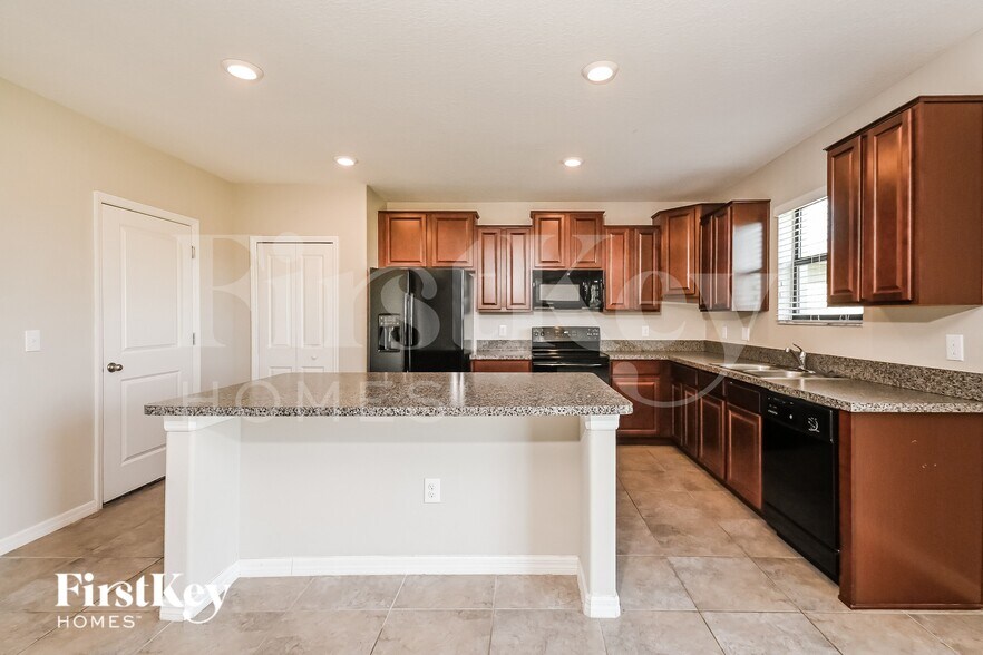 Building Photo - 9631 Sage Creek Dr