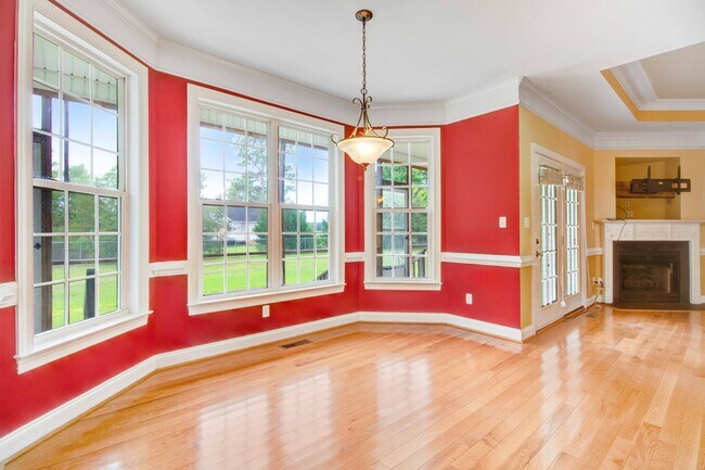 Building Photo - 200 Poplar Knoll Rd